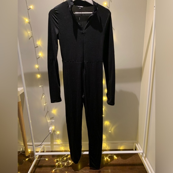 black fashionnova jumpsuit,with thumb holes, mock neck, bodycon, size M - Picture 1 of 4